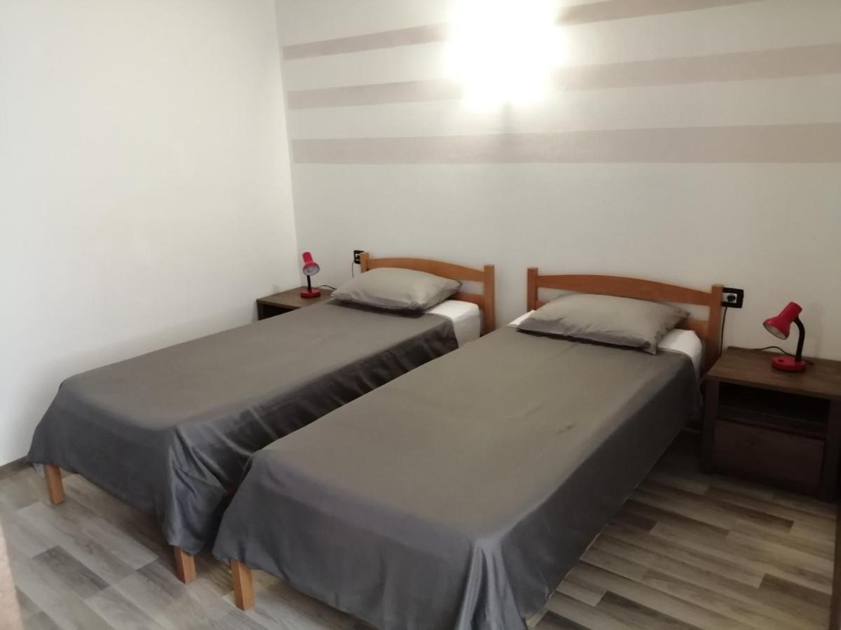App Isabel Apartment Zminj Bagian luar foto